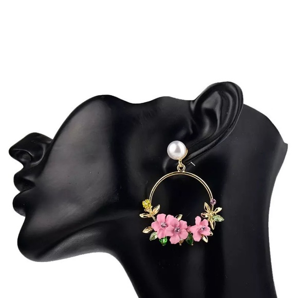 Beautiful Circle Pink Flowers Earrings - Picture 3 of 5